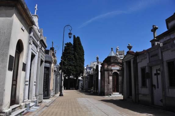 Túmulos e mausoléus no Cemitério da Recoleta, em Buenos Aires, capital da Argentina